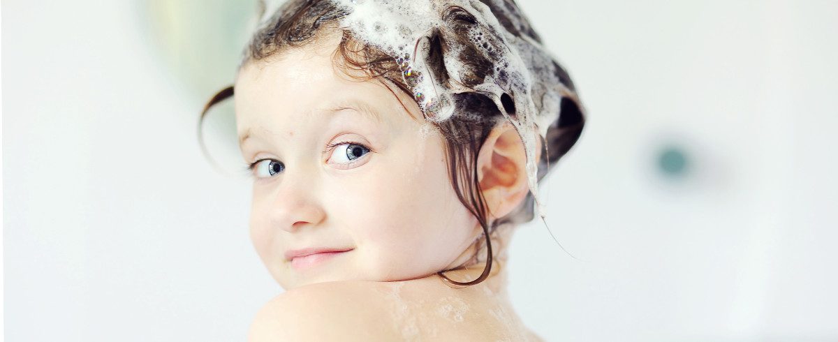 Semplici accorgimenti per i capelli di neonati e bambini